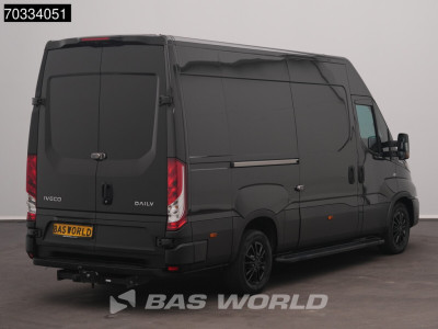 Iveco Daily 35S21 3.0L Special Edition Automaat L2H2 3,5t Trekhaak 210PK LED Navi Airco Cruise Camera CarPlay Parkeersensoren Stoelverwarming LM Velgen Euro6 L2 Airco Trekhaak foto 2