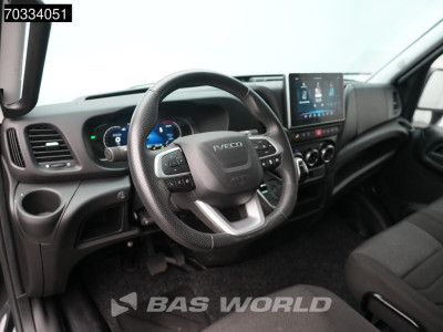 Iveco Daily 35S21 3.0L Special Edition Automaat L2H2 3,5t Trekhaak 210PK LED Navi Airco Cruise Camera CarPlay Parkeersensoren Stoelverwarming LM Velgen Euro6 L2 Airco Trekhaak foto 3