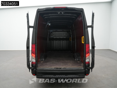Iveco Daily 35S21 3.0L Special Edition Automaat L2H2 3,5t Trekhaak 210PK LED Navi Airco Cruise Camera CarPlay Parkeersensoren Stoelverwarming LM Velgen Euro6 L2 Airco Trekhaak foto 8