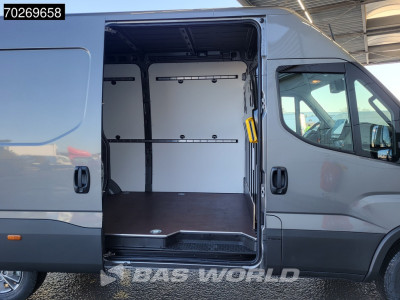 Iveco Daily 35S21 Automaat 210PK L2H2 3,5t Trekhaak ACC LED CarPlay LM-Velgen Camera Parkeersensoren Tacho Euro6 L2 12m3 Airco Trekhaak foto 9