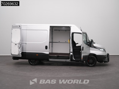 Iveco Daily 35S21 BPM VRIJ! 210PK 3.0L Automaat 2025 Black Edition model L2H2 ACC LED Tacho CarPlay Velgen Camera 12m3 Airco Trekhaak foto 17