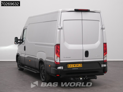 Iveco Daily 35S21 BPM VRIJ! 210PK 3.0L Automaat 2025 Black Edition model L2H2 ACC LED Tacho CarPlay Velgen Camera 12m3 Airco Trekhaak foto 2