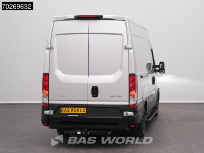 Iveco Daily 35S21 BPM VRIJ! 210PK 3.0L Automaat 2025 Black Edition model L2H2 ACC LED Tacho CarPlay Velgen Camera 12m3 Airco Trekhaak foto 3