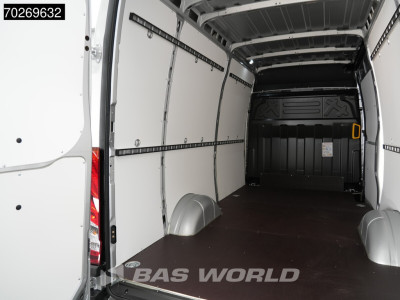 Iveco Daily 35S21 BPM VRIJ! 210PK 3.0L Automaat 2025 Black Edition model L2H2 ACC LED Tacho CarPlay Velgen Camera 12m3 Airco Trekhaak foto 7