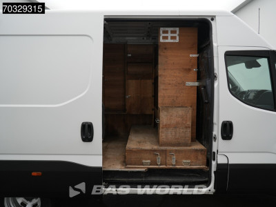 Iveco Daily 50C18 3.0L Automaat L2H2 Dubbellucht 3,5t Trekhaak LED Airco Cruise Camera Euro6 L2 Airco Trekhaak Cruise control 12
