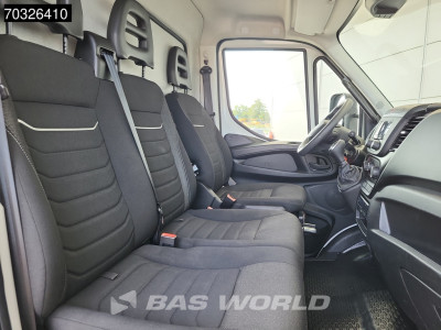 Iveco Daily 72C18 3.0L Automaat Bakwagen 1000KG Laadklep Luchtvering 180PK Dubbellucht Airco Cruise DHollandia Euro6 Meubelbak Koffer Airco Cruise control 16