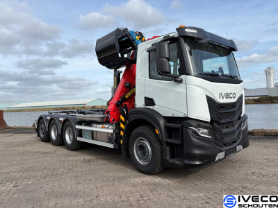 Iveco X-WAY 460 8X4 TRIPLE