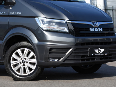 MAN TGE 3.180 35 2.0 L3H3 4x4 PB Edition Cruise, Camera, Carplay, 177pk, Clima, Automaat, Trekhaak, Sensoren, Geveerde stoel, Uniek! foto 8