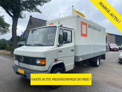 Mercedes-Benz 711 D BAKWAGEN MET HYDR. LAADKLEP