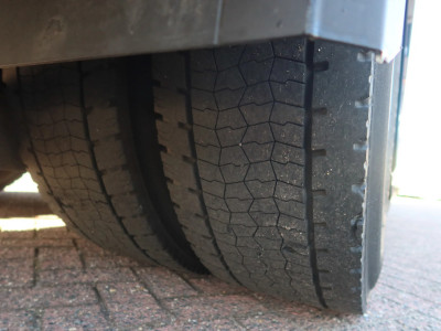 Mercedes-Benz Actros 2532 L Bak + klep 2000 KG LIKE NEW!! TUFF 31-08-2027 foto 10