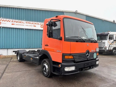 Mercedes-Benz Atego 823L DAY CAB (6-CILINDER) 4x2 CHASSIS (MANUAL GEARBOX / SPER DIFFERENTIAL / 6-CILINDER ENGINE / AIRCONDITIONING / ETC.) foto 2