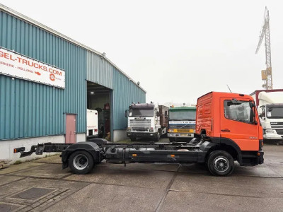 Mercedes-Benz Atego 823L DAY CAB (6-CILINDER) 4x2 CHASSIS (MANUAL GEARBOX / SPER DIFFERENTIAL / 6-CILINDER ENGINE / AIRCONDITIONING / ETC.) foto 4