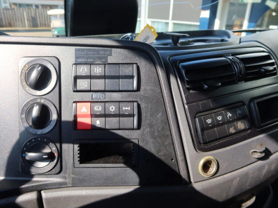 Mercedes-Benz Atego 1221 1221 L  Takel wagen 6 Persoons foto 8