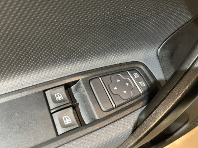 Mercedes-Benz Citan 113 L2 Pro Automaat Benzine / Euro 6 / Airco / CarPlay / Cruise Control / Camera / Trekhaak / LMV / 14.000 KM !! foto 13