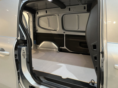 Mercedes-Benz Citan 113 L2 Pro Automaat Benzine / Euro 6 / Airco / CarPlay / Cruise Control / Camera / Trekhaak / LMV / 14.000 KM !! foto 21