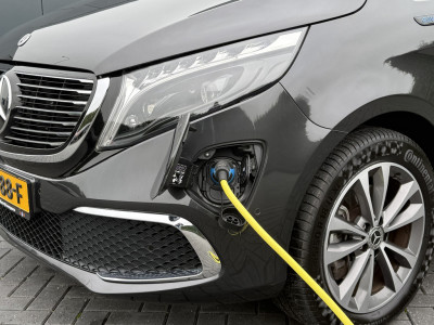 Mercedes-Benz EQV 300 90kWh AVANTGARDE / DUBBELE CABINE / MEMORY / 2x ELEKTRISCHE  SCHUIFDEUR / PANO / BURMESTER / LEDER / LED / VENTILATIE / 360 CAMERA / BLINDSPOT foto 10