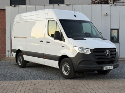 Mercedes-Benz ESprinter 320 L2H2 81kWh 204pk Automaat | VOLLEDIG ELEKTRISCH! foto 2