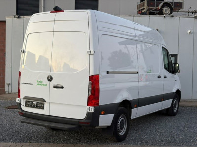 Mercedes-Benz ESprinter 320 L2H2 81kWh 204pk Automaat | VOLLEDIG ELEKTRISCH! foto 3
