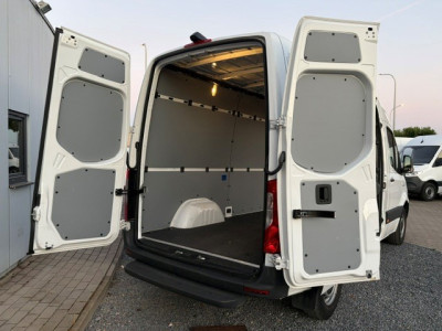Mercedes-Benz ESprinter 320 L2H2 81kWh 204pk Automaat | VOLLEDIG ELEKTRISCH! foto 8