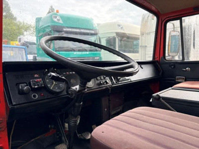 Mercedes-Benz LP 813 D WITH TENT BOX (MANUAL GEARBOX / FULL STEEL SUSPENSION / LOADING PLATFORM / ALUMINIUM SIDE BORDS) foto 11