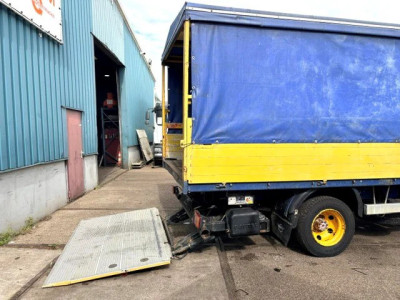 Mercedes-Benz LP 813 D WITH TENT BOX (MANUAL GEARBOX / FULL STEEL SUSPENSION / LOADING PLATFORM / ALUMINIUM SIDE BORDS) foto 7