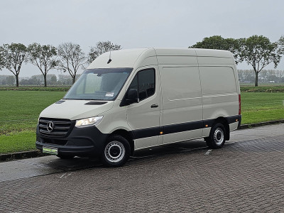 Mercedes-Benz SPRINTER 311 L2H2 Mbux Achterwielaandrijving Airco Euro6 1e Eigenaar! foto 2