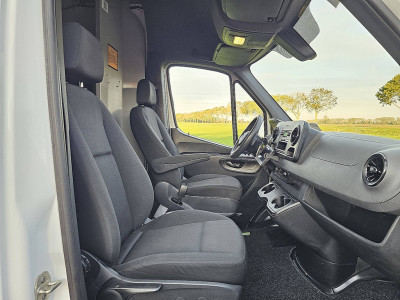 Mercedes-Benz SPRINTER 311 L3H2, automaat, airco, camera, side bars, POST NL uitv., 116 dkm. foto 7