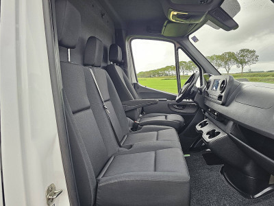 Mercedes-Benz SPRINTER 315 L3H2 Automaat MBUX foto 7