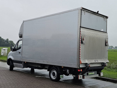 Mercedes-Benz SPRINTER 317 Bakwagen Laadklep Spoiler Automaat Mbux Navi 170Pk Euro6 BPM-Vrij Oh-historie 1e Eigenaar! foto 6