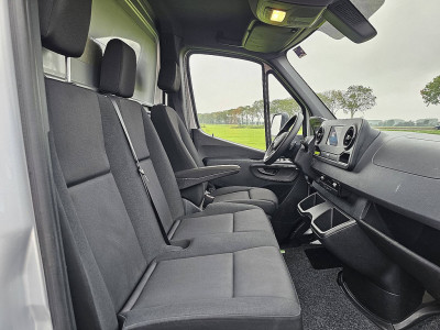 Mercedes-Benz SPRINTER 317 Bakwagen Laadklep Spoiler Automaat Mbux Navi 170Pk Euro6 BPM-Vrij Oh-historie 1e Eigenaar! foto 7