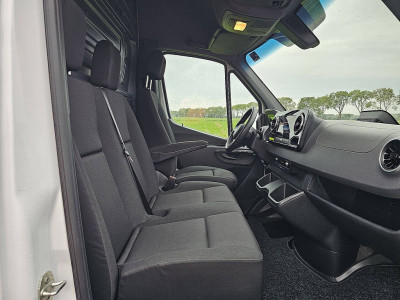 Mercedes-Benz SPRINTER 317 L3H2 Automaat MBUX10 foto 7