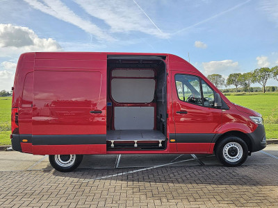 Mercedes-Benz SPRINTER 319 L2H2 RWD 3.5t-Trekhaak 2x Schuifdeur LED Mbux10 Distronic Automatische Airco 360 Graden Camera Parkeersensoren Euro6 190 PK! foto 15