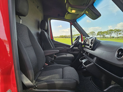 Mercedes-Benz SPRINTER 319 L2H2 RWD 3.5t-Trekhaak 2x Schuifdeur LED Mbux10 Distronic Automatische Airco 360 Graden Camera Parkeersensoren Euro6 190 PK! foto 7