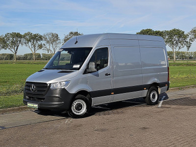 Mercedes-Benz SPRINTER 319 L2H2 RWD 3.5t-Trekhaak Automaat 3 Zits Mbux Navi Camera Airco Apple Carplay Parkeersensoren Euro6 190 PK! foto 2