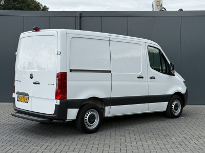 Mercedes-Benz Sprinter 211 2.2 CDI AUTOMAAT 3.0T / L1H1 / CRUISE / CAMERA / AIRCO / NAVI / CARPLAY / 3-ZITS foto 3