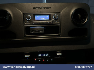 Mercedes-Benz Sprinter 211 CDI 115pk L2H2 Euro6 Airco | Camera | Trekhaak Bijrijdersbank foto 13