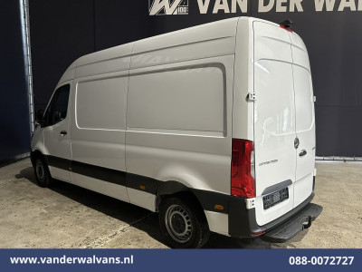 Mercedes-Benz Sprinter 211 CDI 115pk L2H2 Euro6 Airco | Camera | Trekhaak Bijrijdersbank foto 7