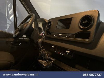 Mercedes-Benz Sprinter 214 CDI 143pk L2H2 Euro6 Airco | Camera | Apple Carplay | Chauffeursstoel Android Auto, Stoelverwarming, Bijrijdersbank foto 13