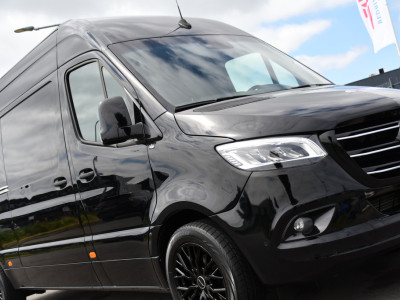 Mercedes-Benz Sprinter 314 2.2 CDI L2H2 Black Edition Full Options! Adaptieve Cruise, Camera, LED, Memory, Standkachel, Stoelverwarming, Trekhaak, Voorruit verwarming, Carplay, 10,5 Mbux, Uniek! 18