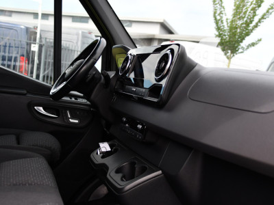 Mercedes-Benz Sprinter 314 2.2 CDI L2H2 Black Edition Full Options! Adaptieve Cruise, Camera, LED, Memory, Standkachel, Stoelverwarming, Trekhaak, Voorruit verwarming, Carplay, 10,5 Mbux, Uniek! 19