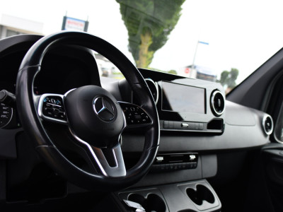 Mercedes-Benz Sprinter 314 2.2 CDI L2H2 Black Edition Full Options! Adaptieve Cruise, Camera, LED, Memory, Standkachel, Stoelverwarming, Trekhaak, Voorruit verwarming, Carplay, 10,5 Mbux, Uniek! 2