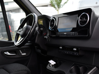 Mercedes-Benz Sprinter 314 2.2 CDI L2H2 Black Edition Full Options! Adaptieve Cruise, Camera, LED, Memory, Standkachel, Stoelverwarming, Trekhaak, Voorruit verwarming, Carplay, 10,5 Mbux, Uniek! 20