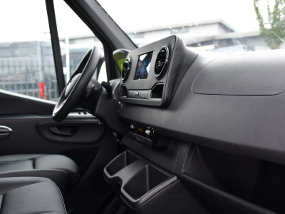 Mercedes-Benz Sprinter 314 2.2 CDI L2H2 RWD Black Edition Camera, Carplay, Sensoren, 143pk, Automaat, Trekhaak, 7 Mbux, Uniek! foto 19