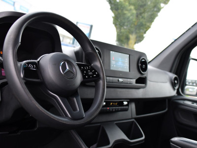 Mercedes-Benz Sprinter 314 2.2 CDI L2H2 RWD Black Edition Camera, Carplay, Sensoren, 143pk, Automaat, Trekhaak, 7 Mbux, Uniek! foto 2