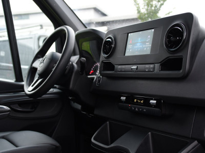 Mercedes-Benz Sprinter 314 2.2 CDI L2H2 RWD Black Edition Camera, Carplay, Sensoren, 143pk, Automaat, Trekhaak, 7 Mbux, Uniek! foto 20