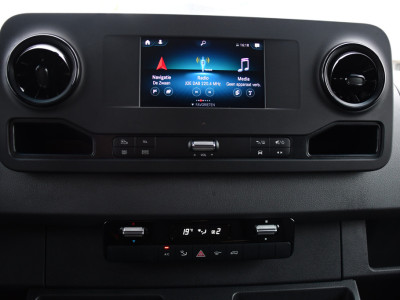 Mercedes-Benz Sprinter 314 2.2 CDI L2H2 RWD Black Edition Camera, Carplay, Sensoren, 143pk, Automaat, Trekhaak, 7 Mbux, Uniek! foto 21