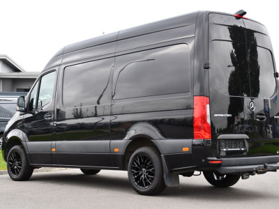 Mercedes-Benz Sprinter 314 2.2 CDI L2H2 RWD Black Edition Camera, Carplay, Sensoren, 143pk, Automaat, Trekhaak, 7 Mbux, Uniek! foto 3
