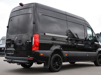 Mercedes-Benz Sprinter 314 2.2 CDI L2H2 RWD Black Edition Camera, Carplay, Sensoren, 143pk, Automaat, Trekhaak, 7 Mbux, Uniek! foto 6