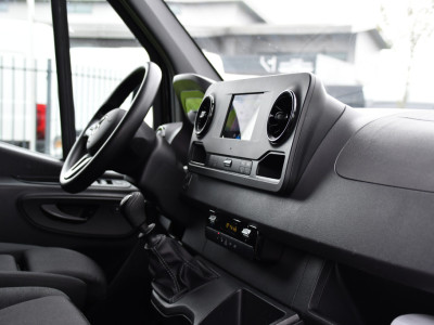 Mercedes-Benz Sprinter 314 2.2 CDI L2H2 RWD Camera, Cruise, Carplay, Sensoren, Multimedia, Stoelverwarming, UNIEK! foto 12