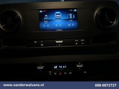 Mercedes-Benz Sprinter 315 CDI 150pk L3H2 Euro6 Airco | Camera | Apple Carplay | Chauffeursstoel | Cruisecontrol Android Auto, Stoelverwarming, 270 Graden Achterdeuren, Bijrijdersbank foto 14